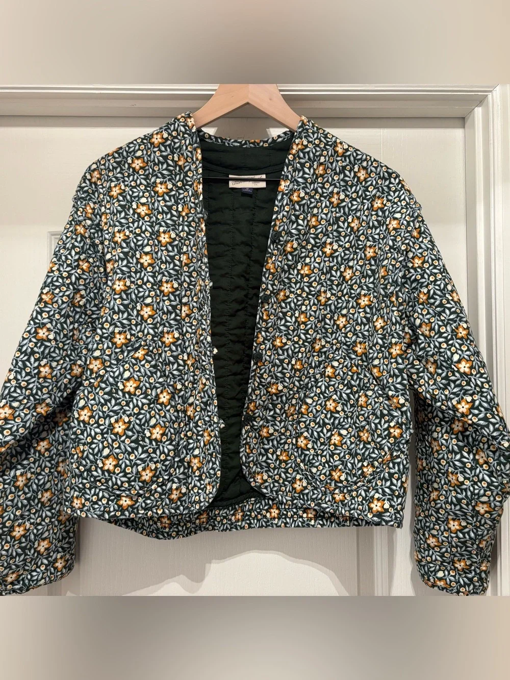 Women’s Universal Thread quilted floral jacket size M